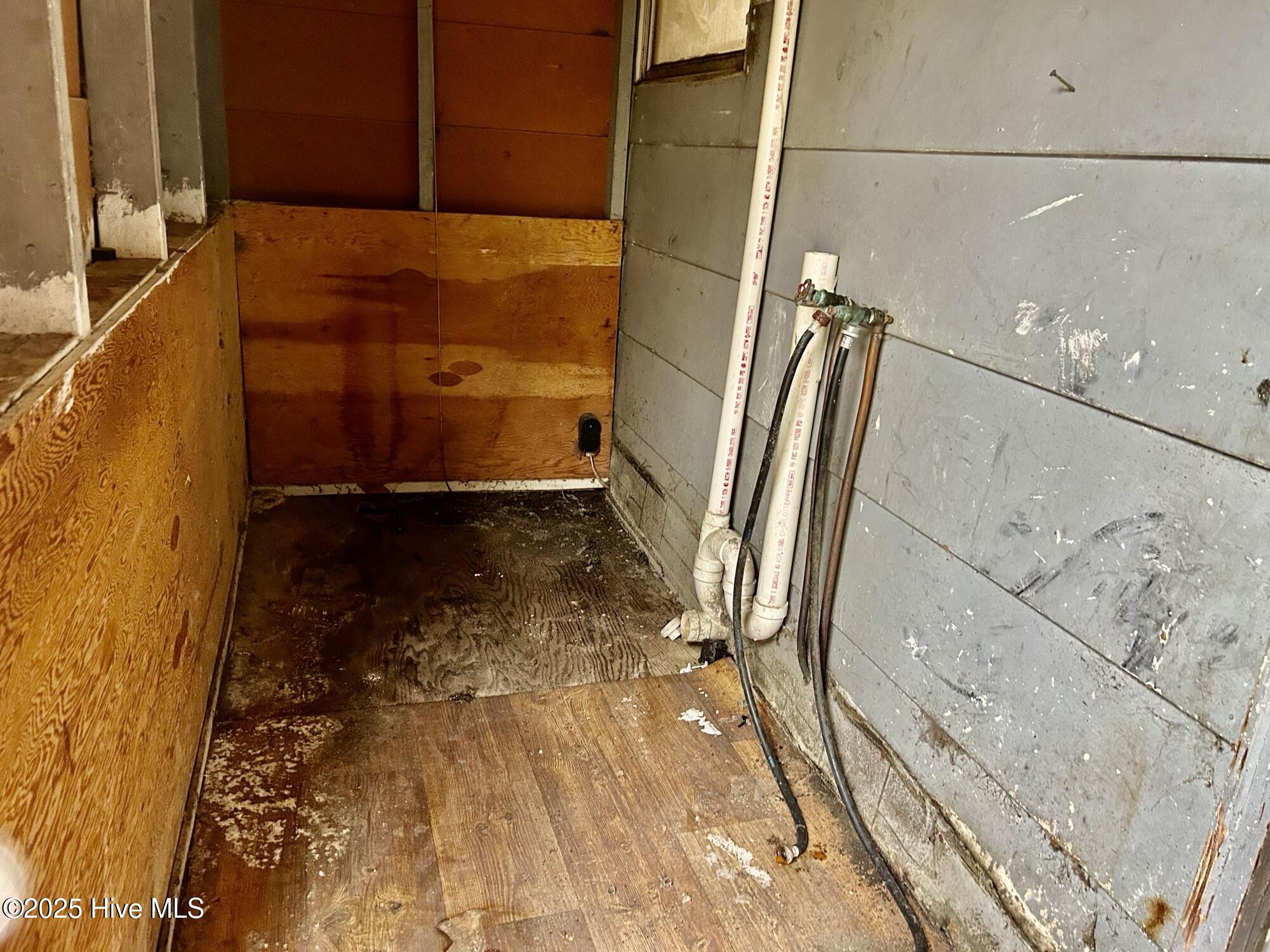 14081 Oil Mill Road Gibson, NC 28343 - Photo 15 of 17 Laundry Room