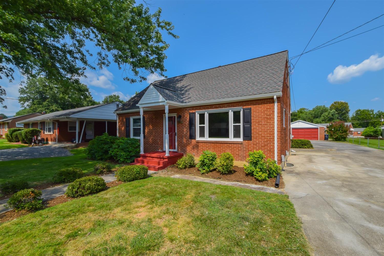2027 Laura Road Northwest Roanoke, VA 24017 - Photo 3 of 26 a front view of a house with garden