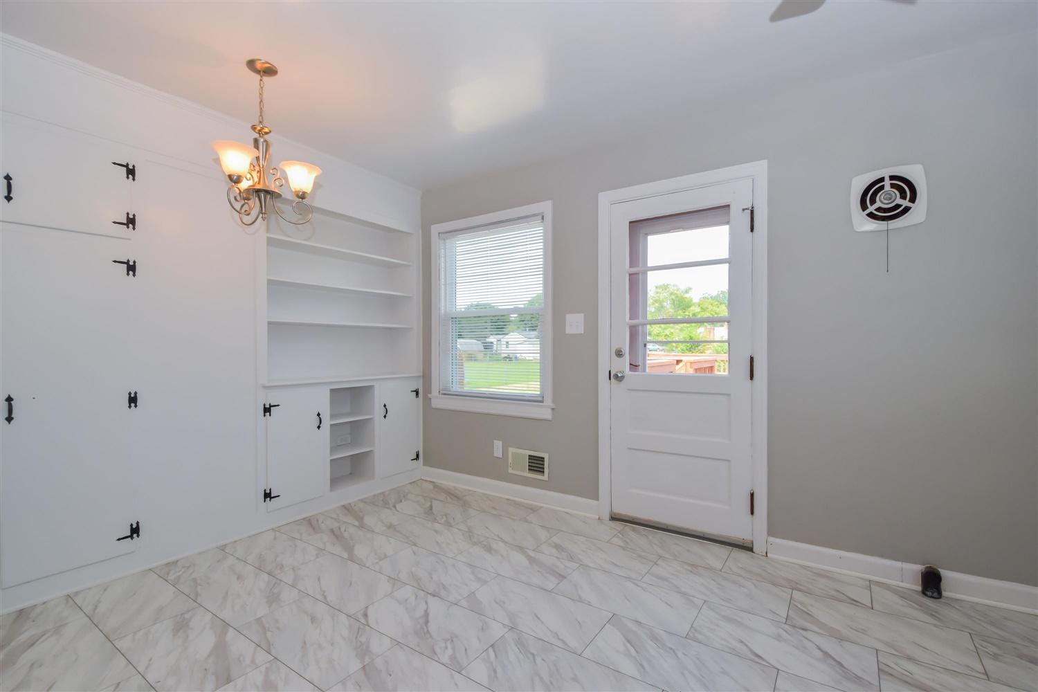 2027 Laura Road Northwest Roanoke, VA 24017 - Photo 7 of 26 a view of an empty room with a window
