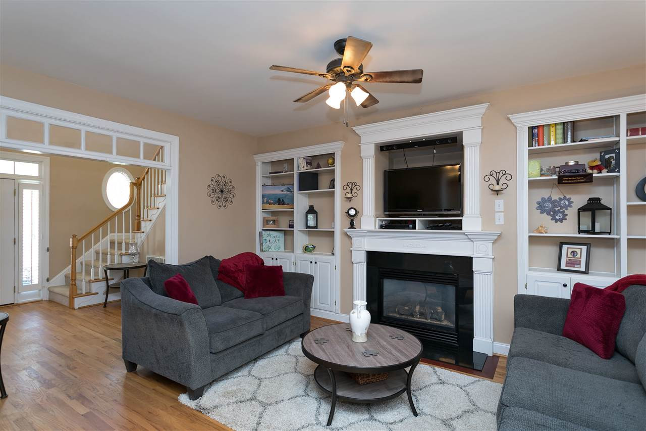 Such the perfect family room! Hardwood floors! Custom built ins! Wonderful wall of windows to screened porch and back yard! Family Room