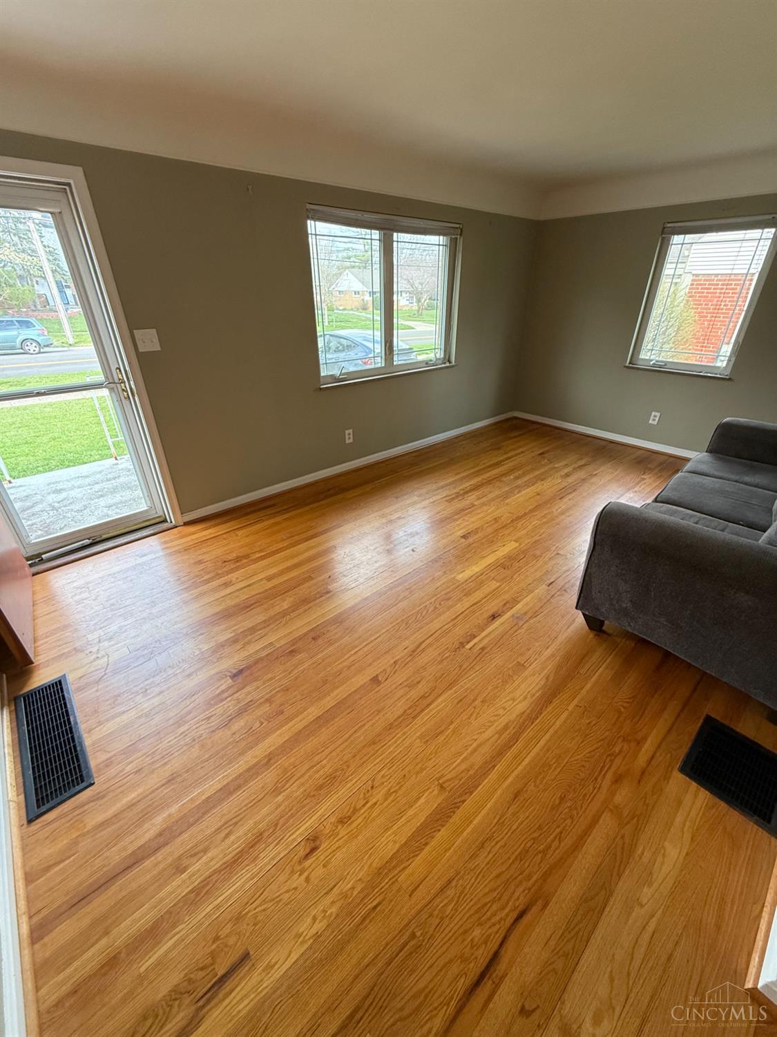 332 Ingram Road Cincinnati, OH 45218 - Photo 4 of 30