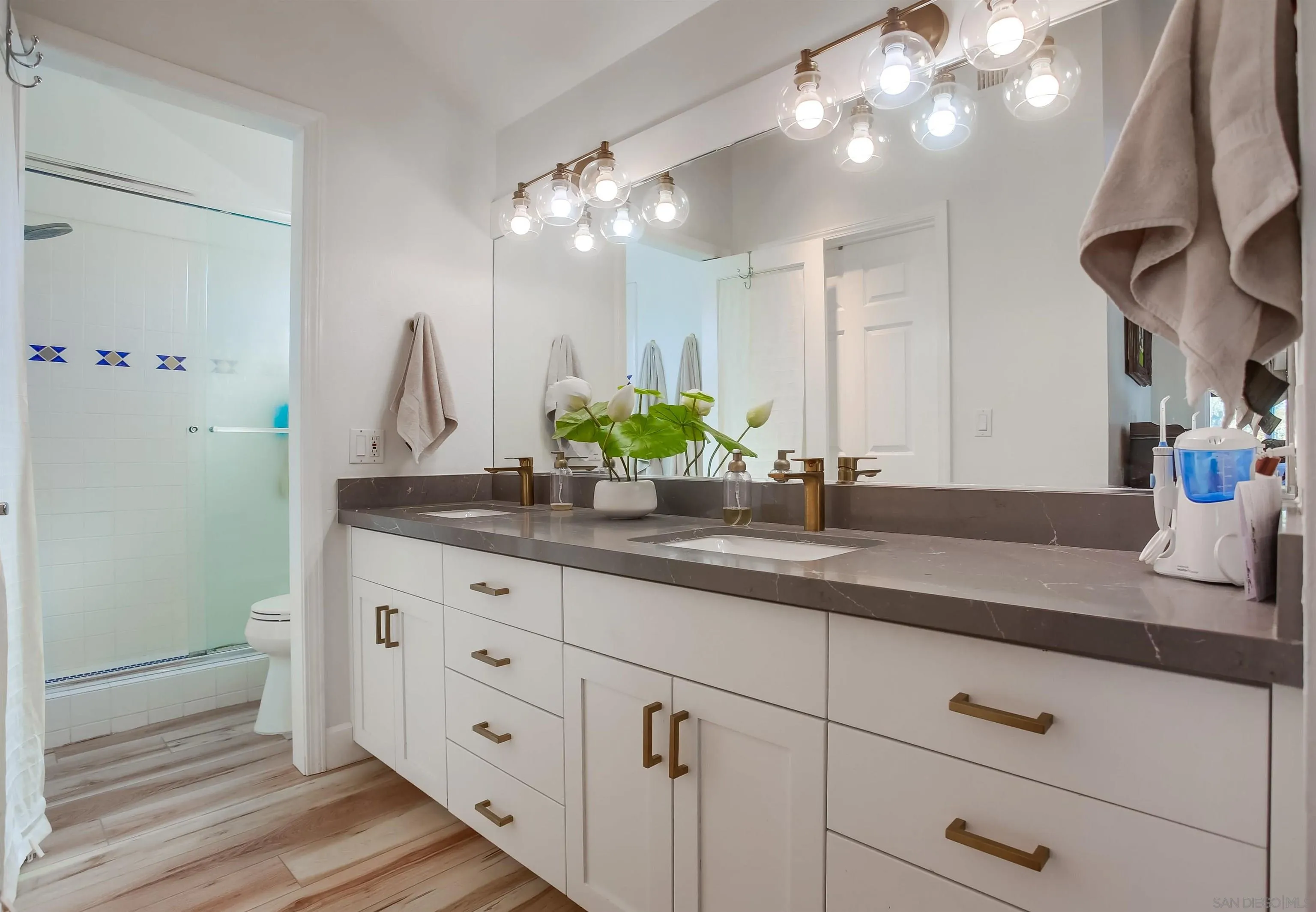 1709 Kennington Road Encinitas, CA 92024 - Photo 13 of 25 a bathroom with a double vanity sink and a mirror