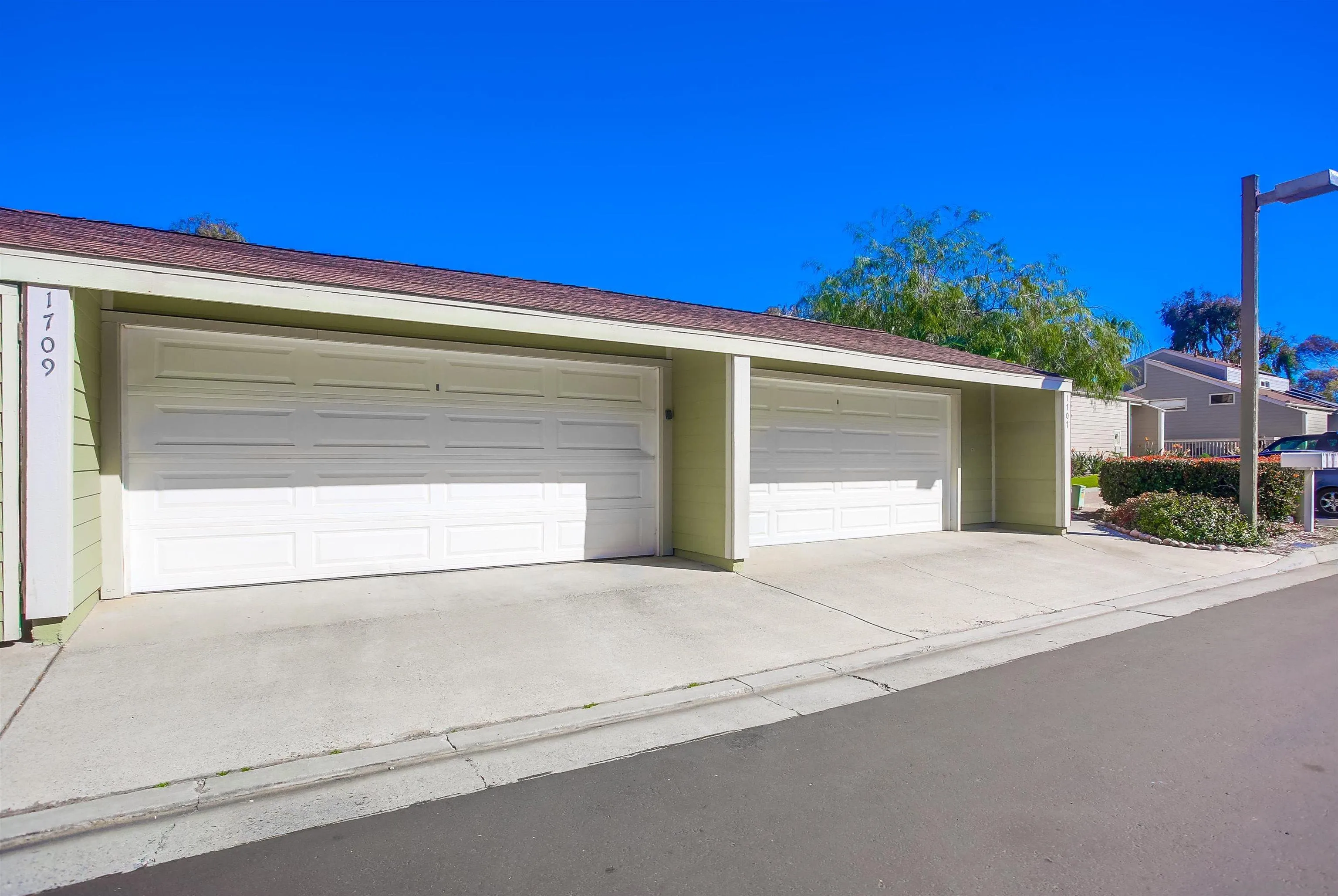 1709 Kennington Road Encinitas, CA 92024 - Photo 23 of 25 a view of backyard of a house