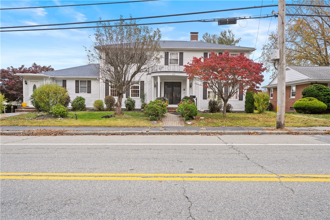 446 Budlong Road Cranston, RI 02920 - Photo 2 of 35