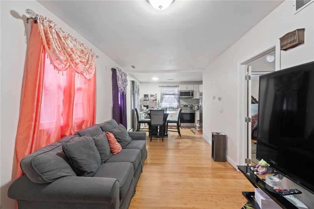 446 Budlong Road Cranston, RI 02920 - Photo 5 of 35