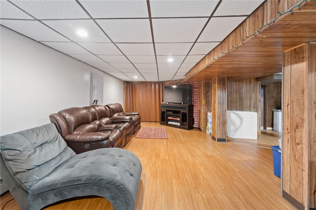 446 Budlong Road Cranston, RI 02920 - Photo 8 of 35