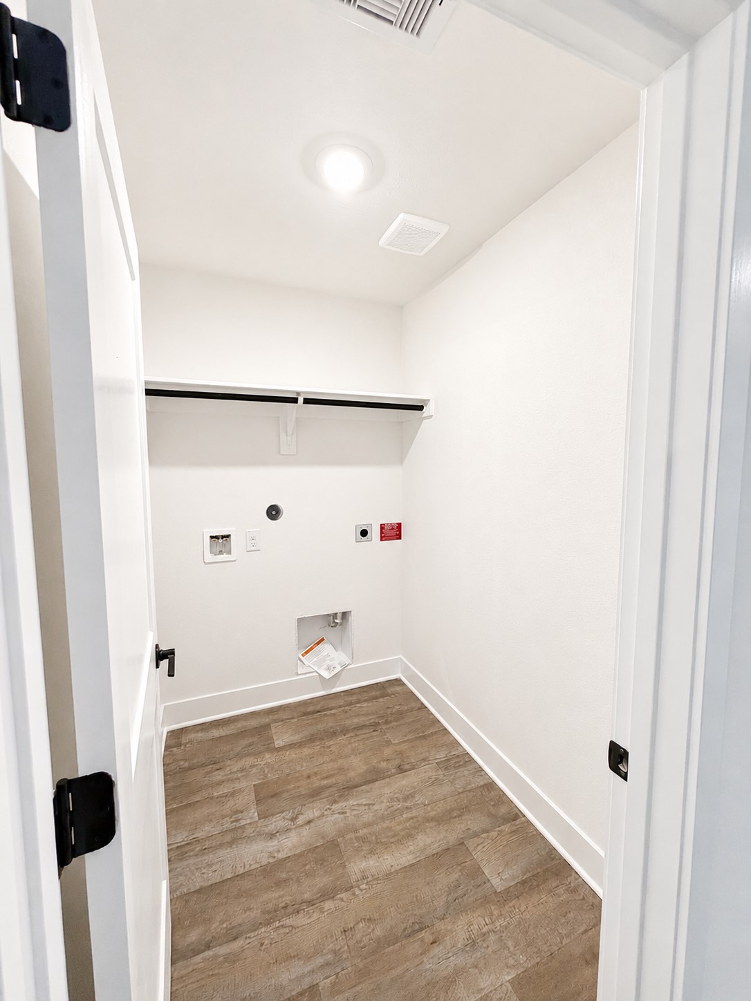 9312 Hard Rock Road Conroe, TX 77303 - Photo 5 of 10 Laundry Room