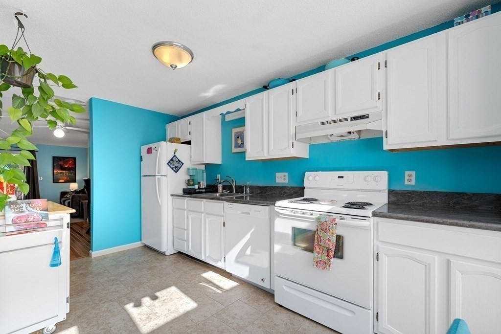 411 Maple Brook Road, Unit 411 Bellingham, MA 02019 - Photo 4 of 22 Gallery Image 4