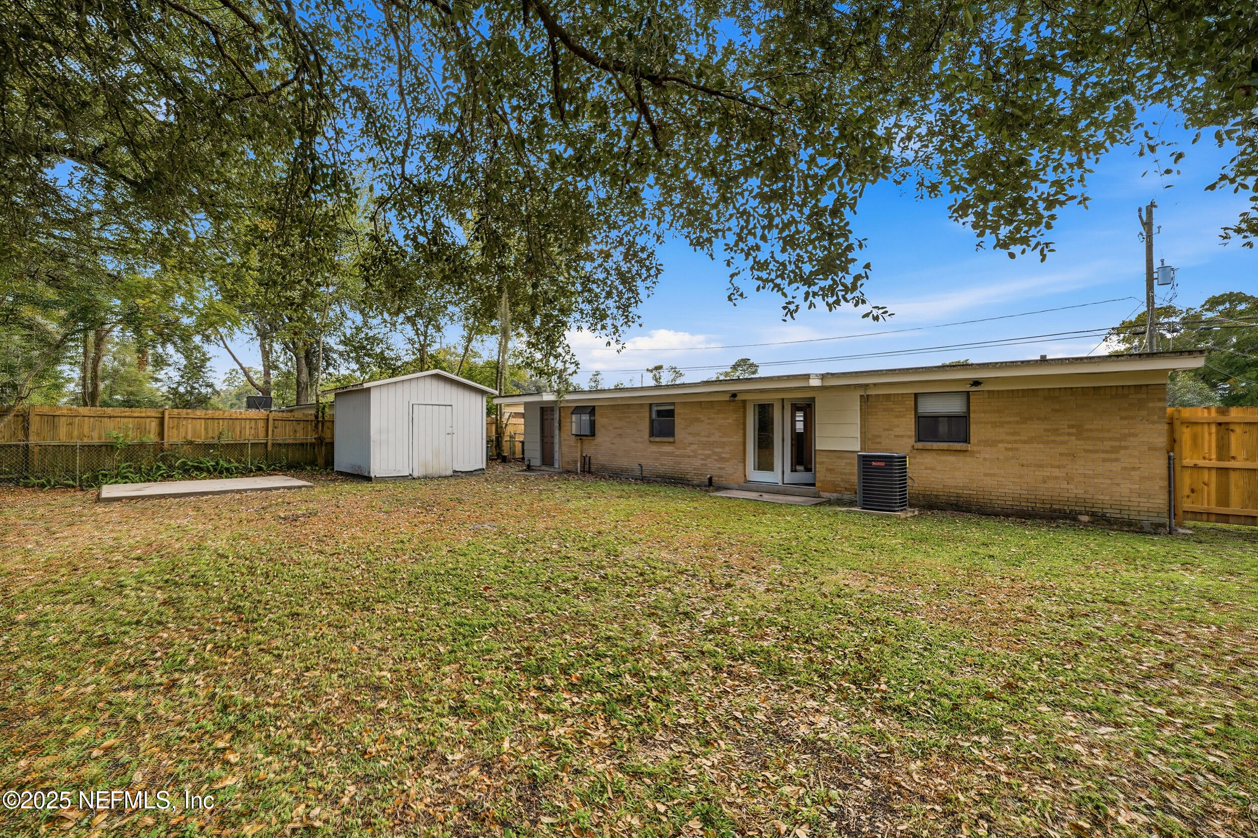 3135 Victoria Park Road Jacksonville, FL 32216 - Photo 17 of 21 a backyard of a house