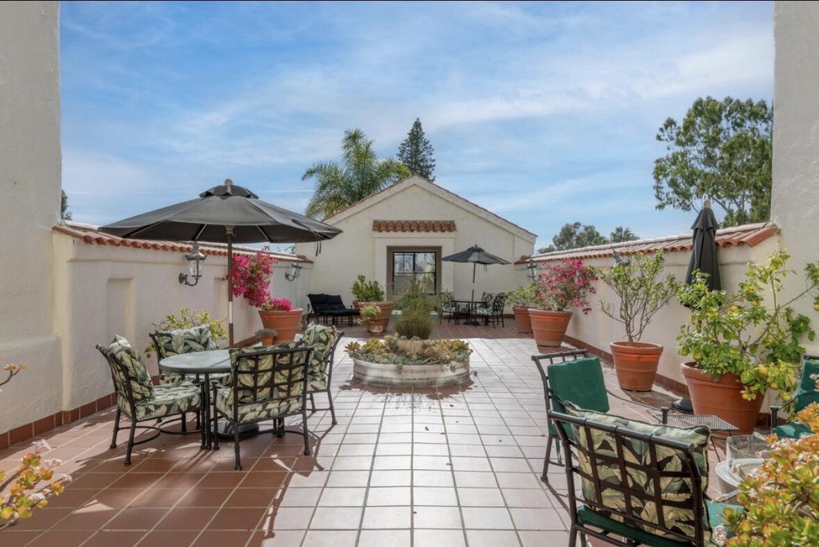 1220 Coast Village Road, Unit 304 Santa Barbara, CA 93108 - Photo 15 of 17 courtyard