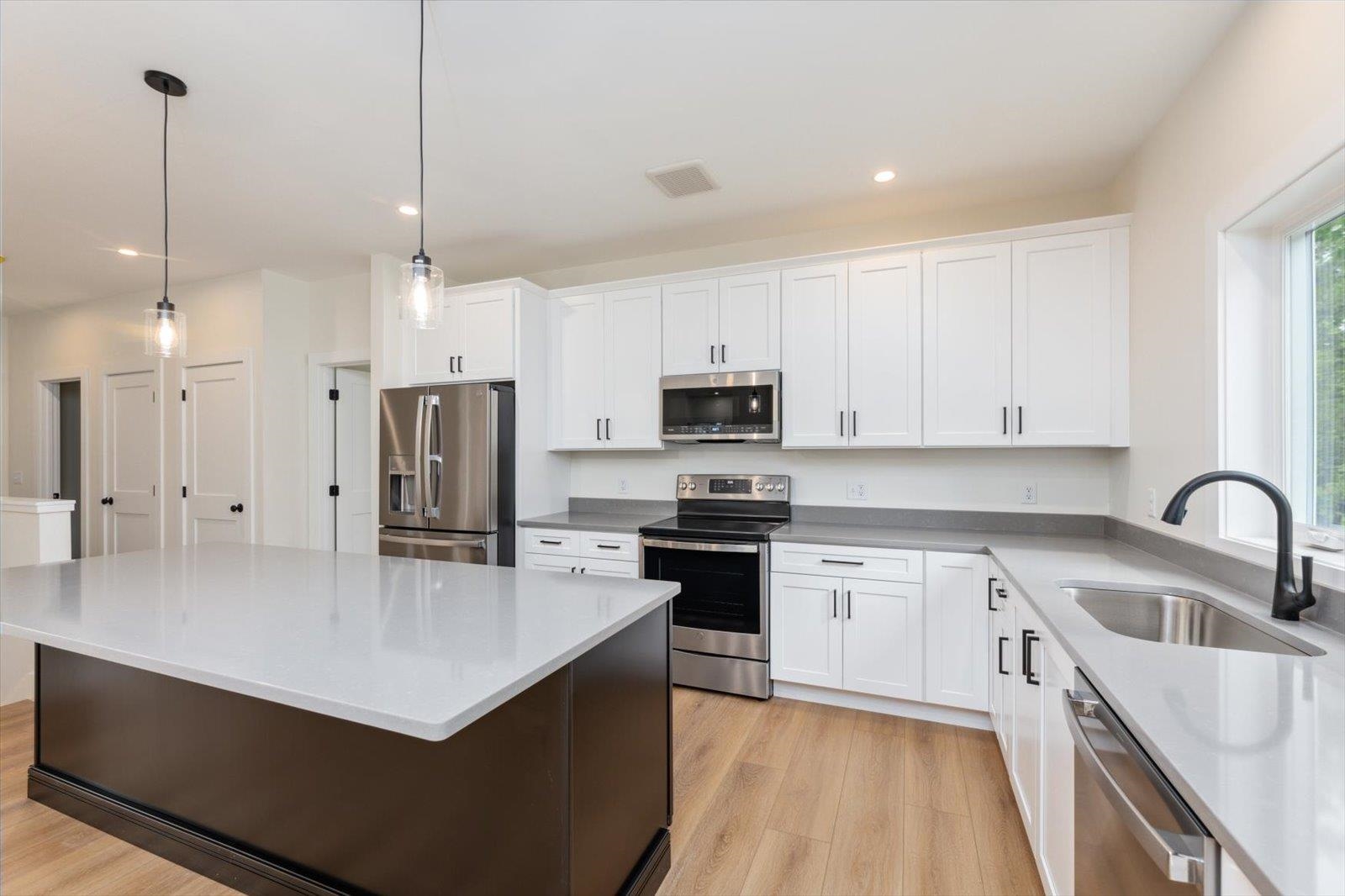 124 Forest Road Hancock, NH 03449 - Photo 11 of 27