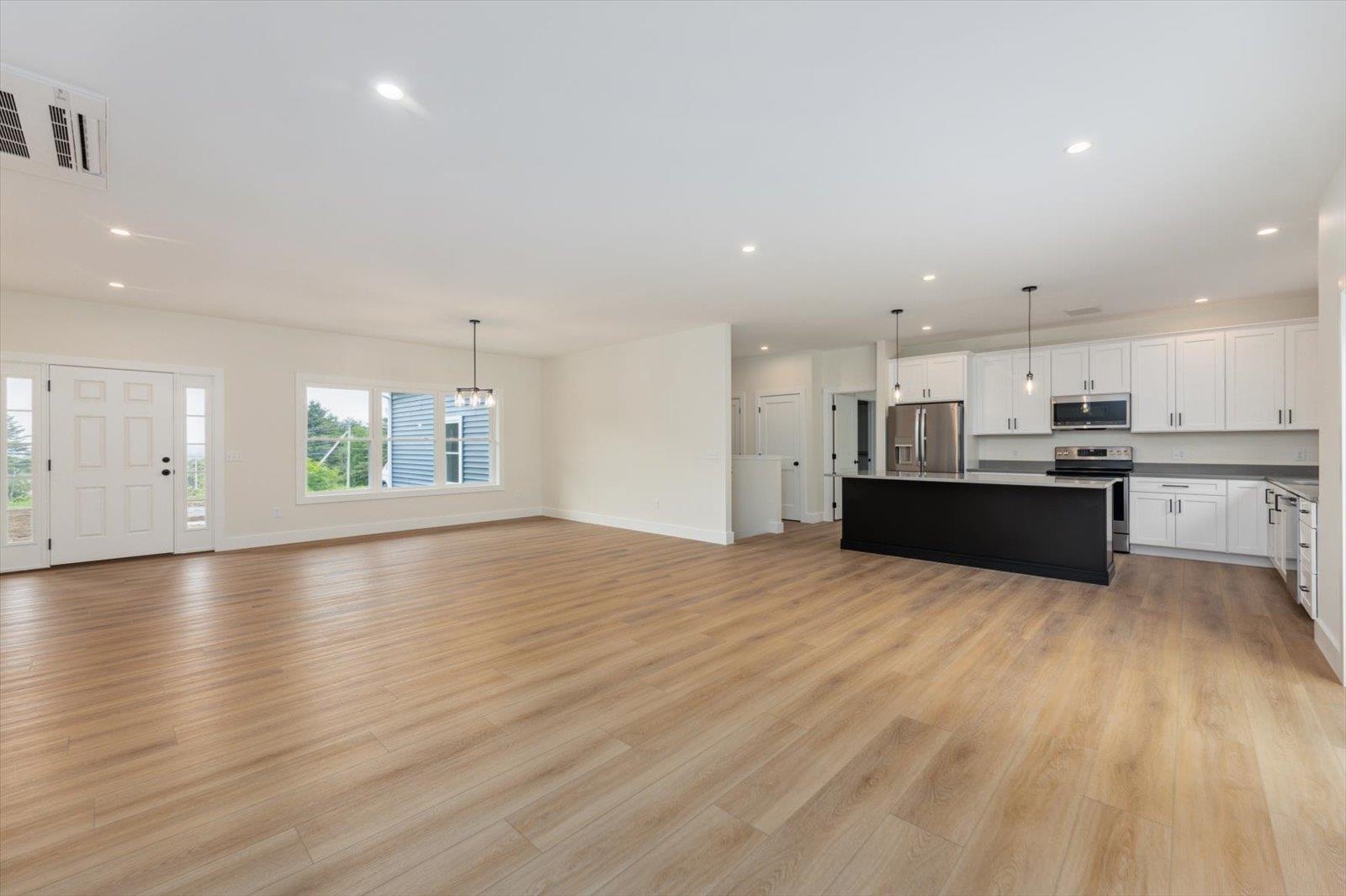 124 Forest Road Hancock, NH 03449 - Photo 9 of 27