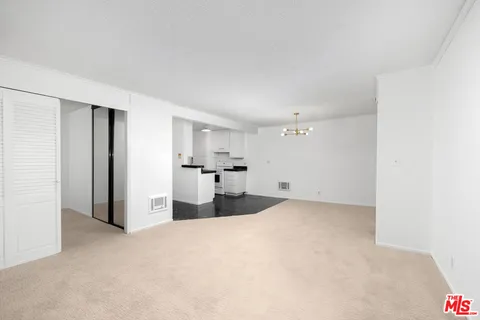 $475,000 | 355 South Los Robles Avenue, Unit 210, Pasadena, CA 91101