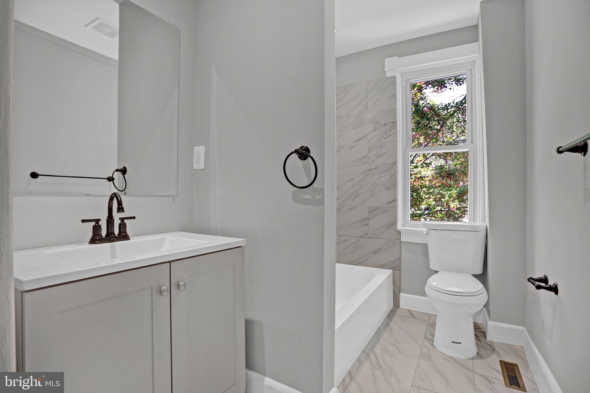 4534 Keswick Road Baltimore, MD 21210 - Photo 8 of 37