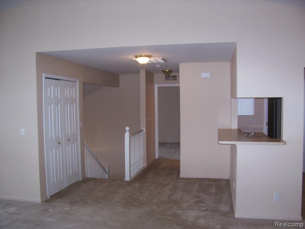 5306 Brookemonte Circle, Unit 353 Rochester, MI 48306 - Photo 4 of 21 04_Foyer_2.jpg
