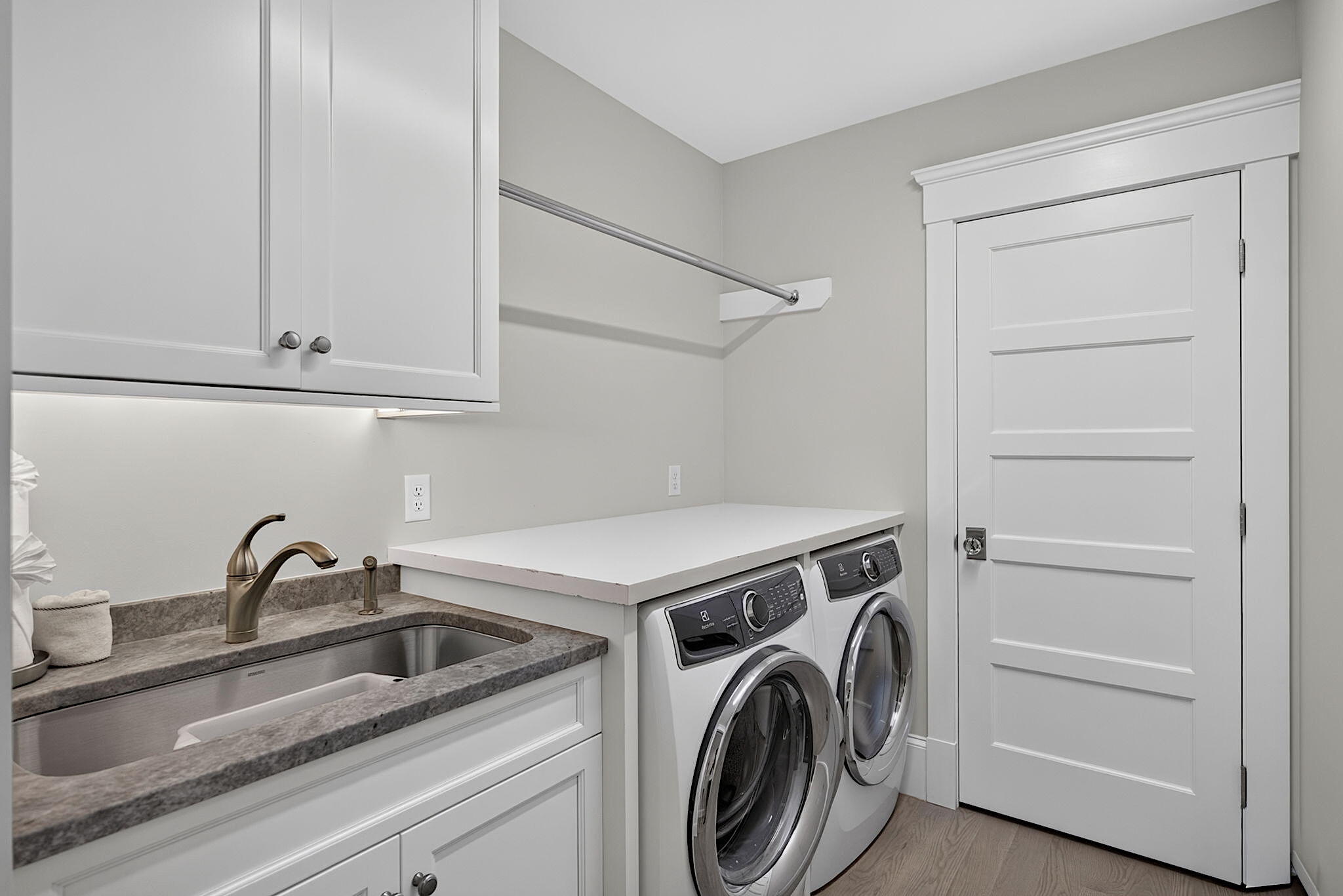 108 Seapuit River Road Osterville, MA 02655 - Photo 34 of 65 Laundry - 164-9L4A8010