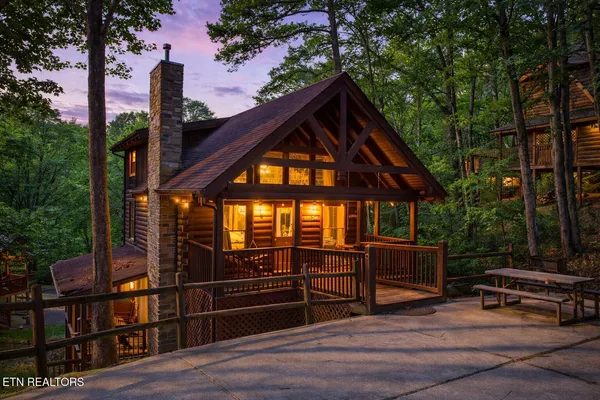 $669,900 | 952 Iron Mountain Road, Pigeon Forge, TN 37863