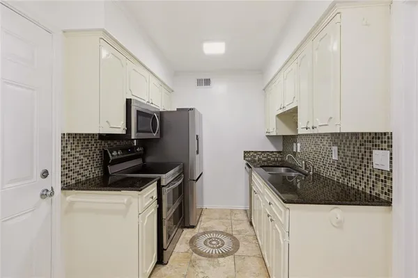 $1,750 | 7937 Royal Lane, Unit 124, Dallas, TX 75230
