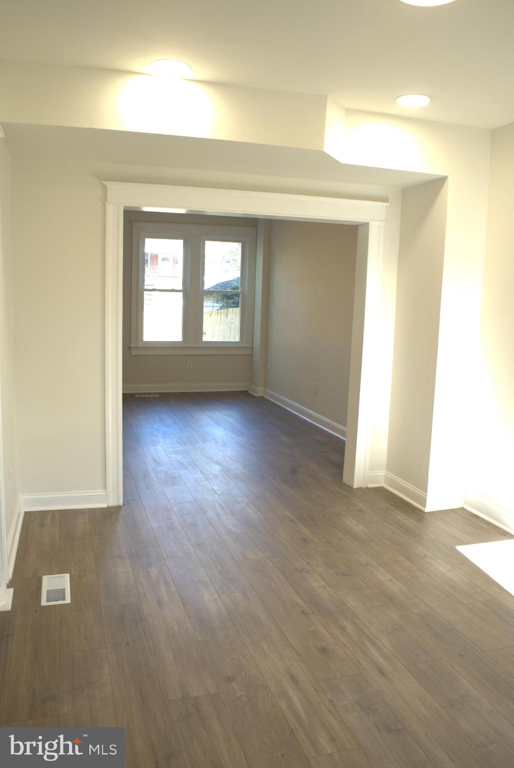 117 South Wickham Road Baltimore, MD 21229 - Photo 15 of 121 LR4