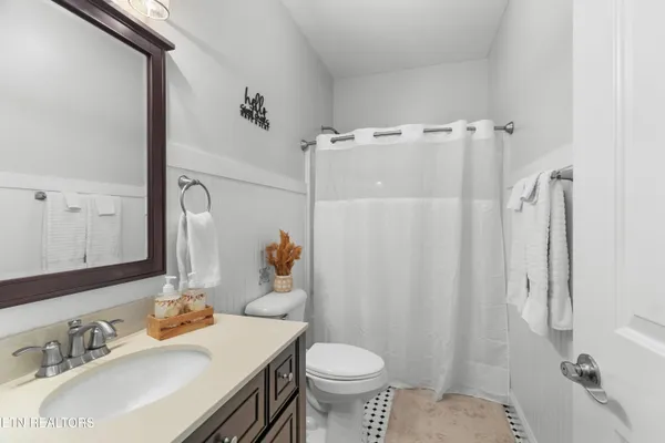 $1,299,000 | 2017 Paradise Hills Road, Dandridge, TN 37725