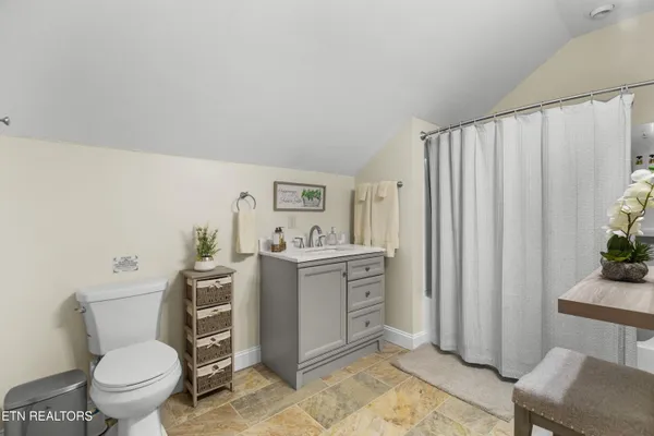 $1,299,000 | 2017 Paradise Hills Road, Dandridge, TN 37725