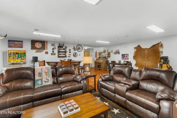 $1,299,000 | 2017 Paradise Hills Road, Dandridge, TN 37725