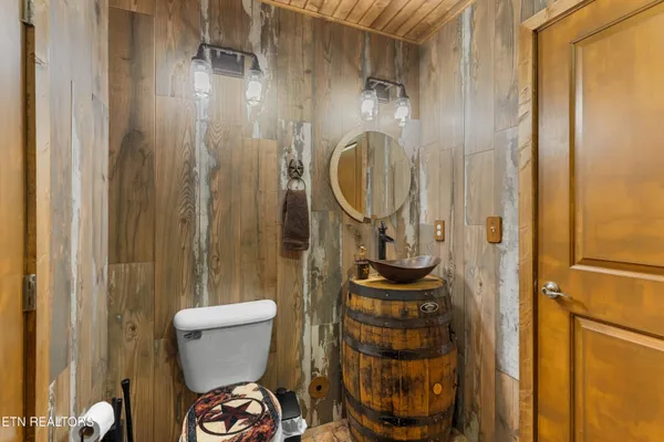 $1,299,000 | 2017 Paradise Hills Road, Dandridge, TN 37725