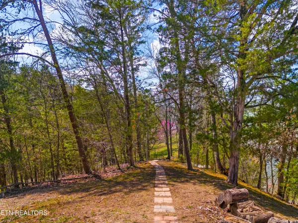 $1,299,000 | 2017 Paradise Hills Road, Dandridge, TN 37725