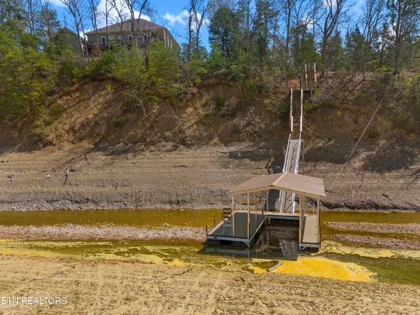 $1,299,000 | 2017 Paradise Hills Road, Dandridge, TN 37725