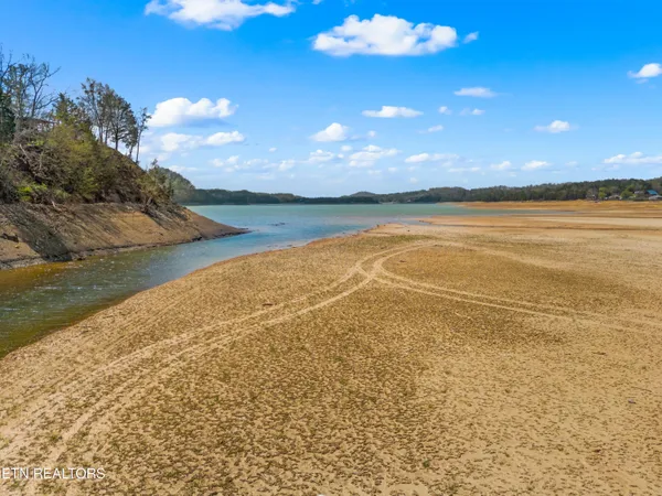 $1,299,000 | 2017 Paradise Hills Road, Dandridge, TN 37725