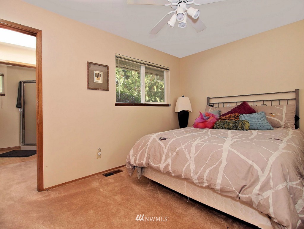 10512 Northeast 194th Street Bothell, WA 98011 - Photo 8 of 13 Gallery Image 8