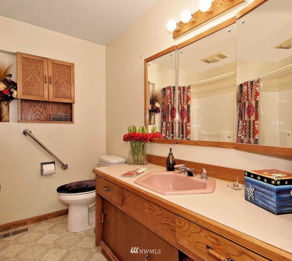 10512 Northeast 194th Street Bothell, WA 98011 - Photo 9 of 13 Gallery Image 9