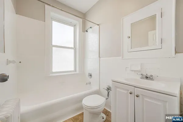 $1,600 | 2 Washburn Place, Unit 304, Caldwell, NJ 07006
