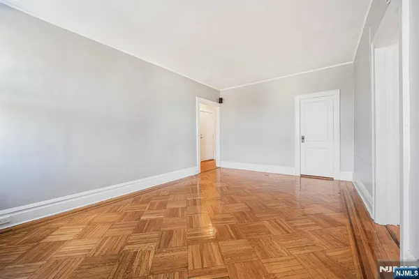 $1,600 | 2 Washburn Place, Unit 304, Caldwell, NJ 07006