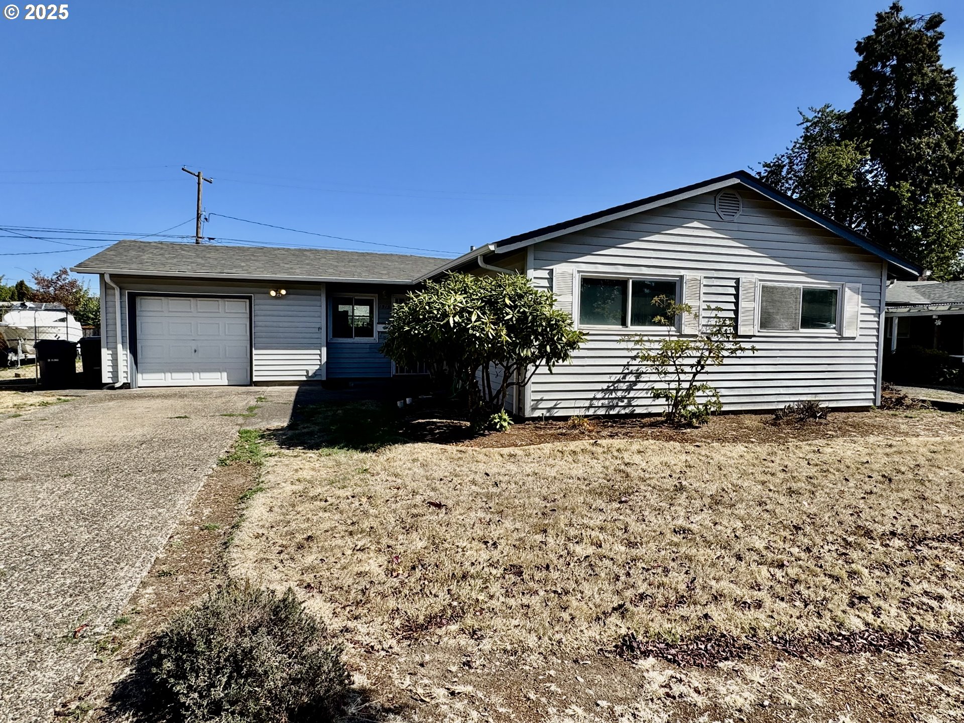 1915 Carter Lane Springfield, OR 97477 - Photo 1 of 30 a front view of a house with a yard