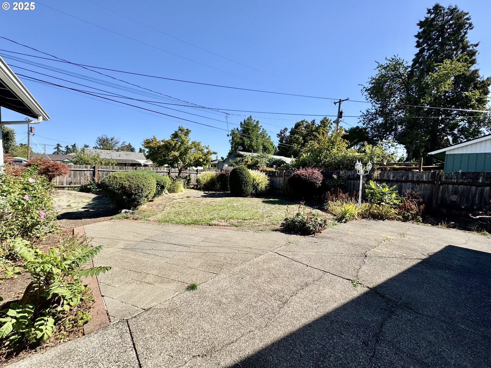 1915 Carter Lane Springfield, OR 97477 - Photo 25 of 30 a view of a garden