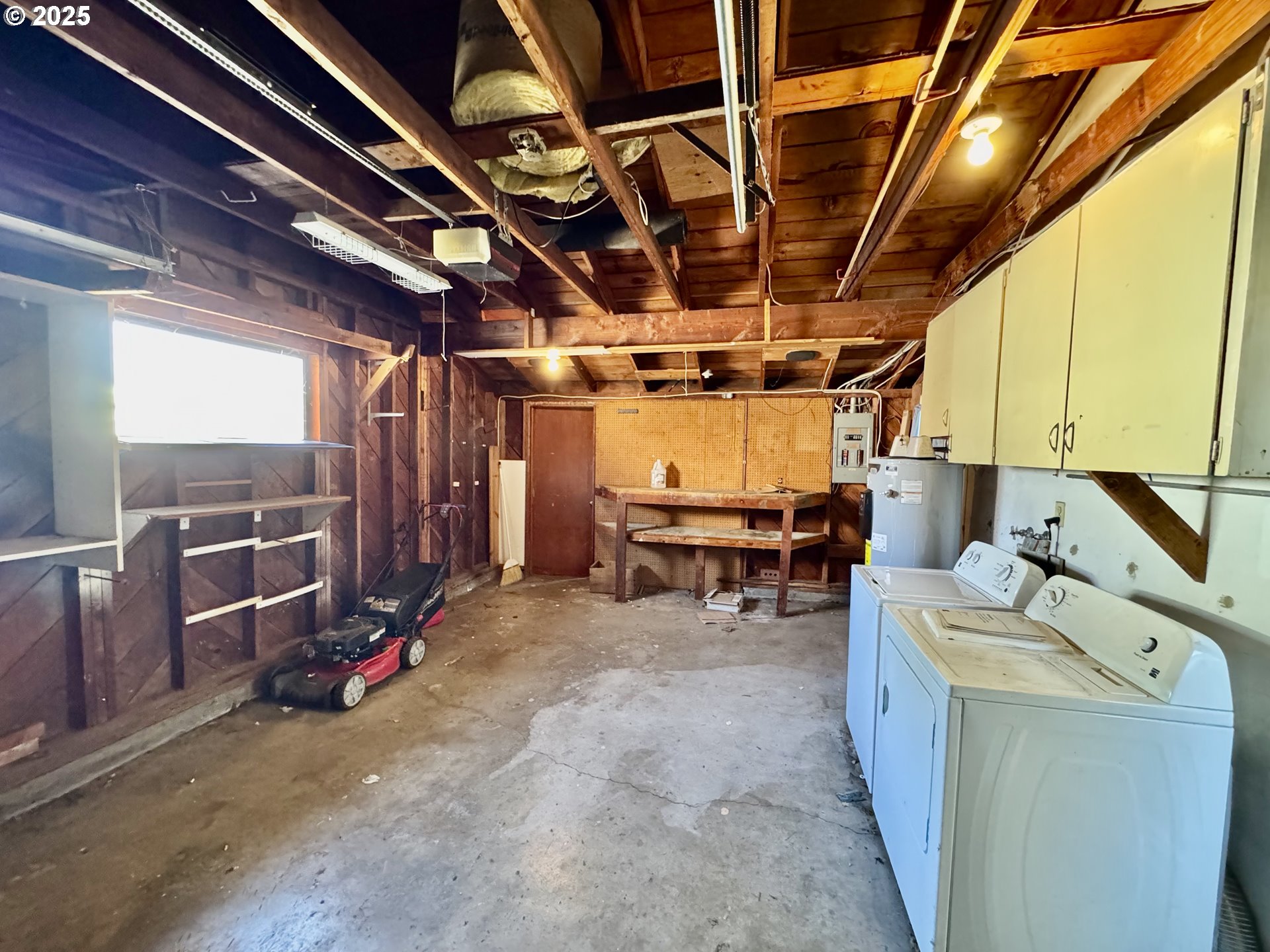 1915 Carter Lane Springfield, OR 97477 - Photo 27 of 30 a view of a room with racks