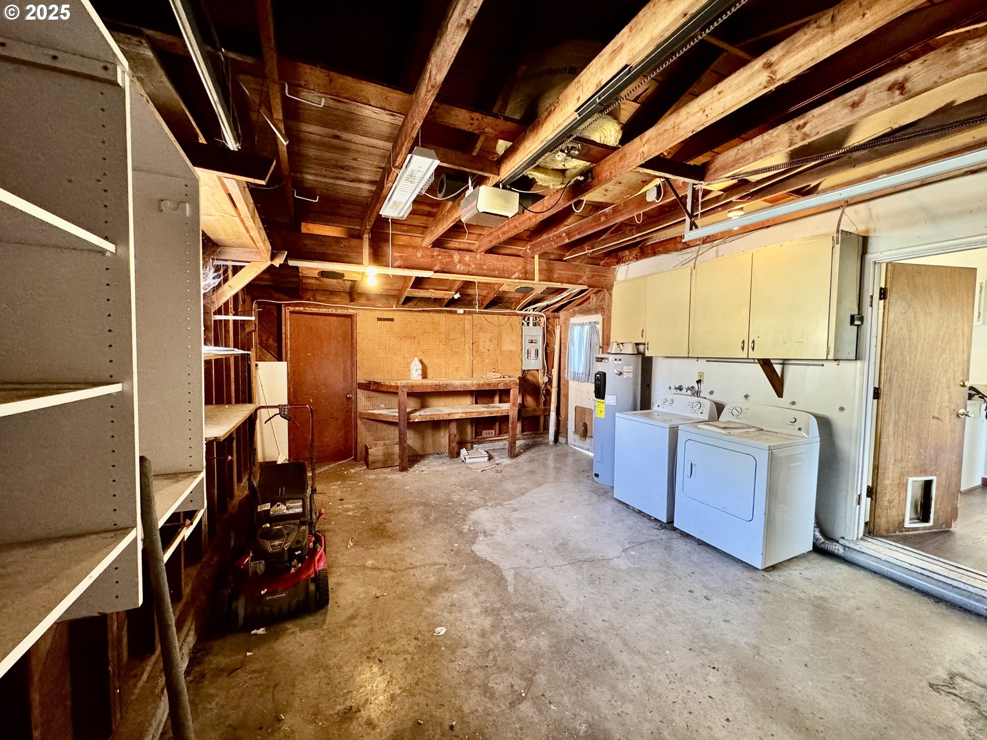 1915 Carter Lane Springfield, OR 97477 - Photo 28 of 30 a view of a room with racks