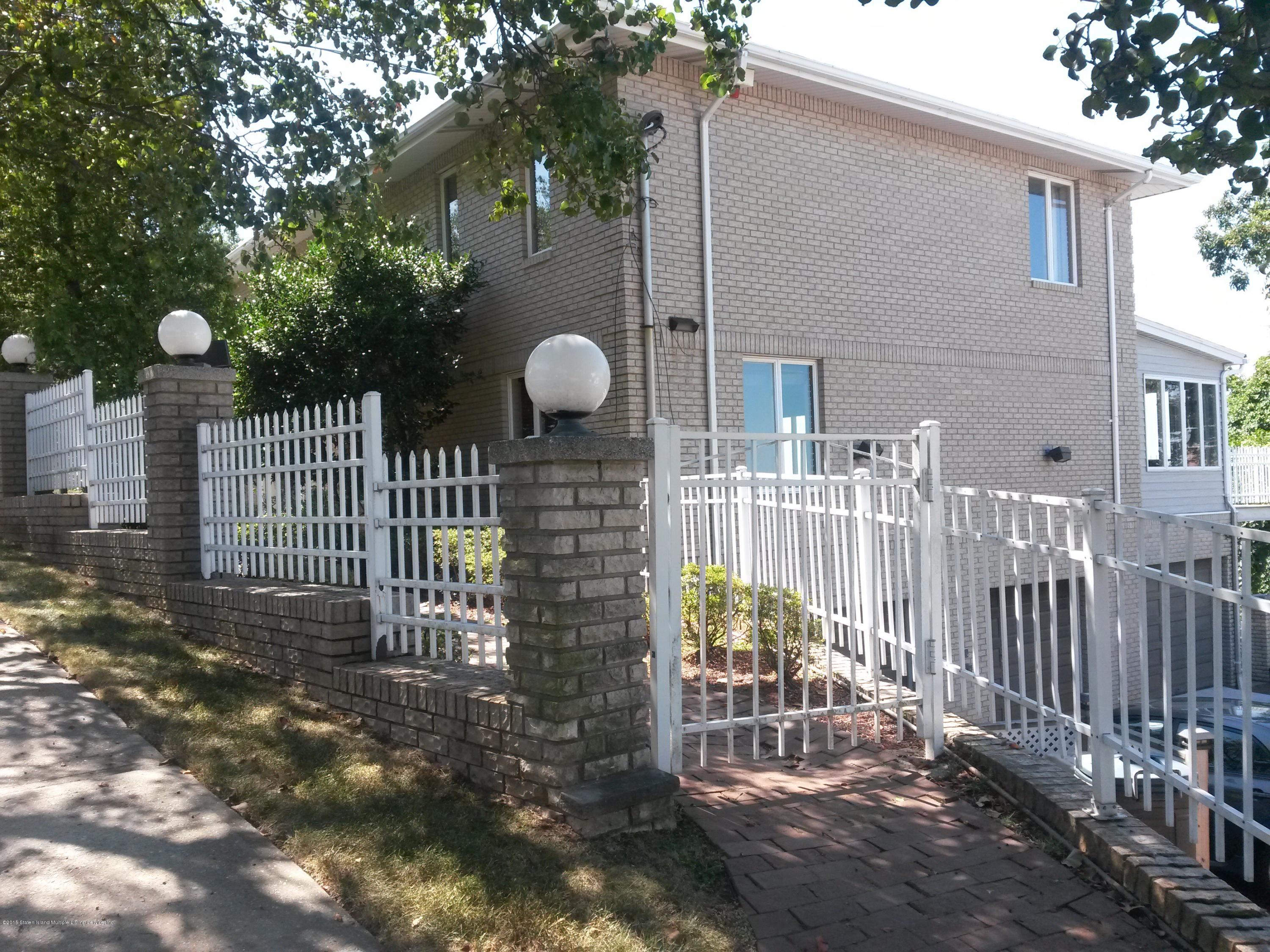 40 Wards Point Avenue Staten Island, NY 10307 - Photo 2 of 5 image