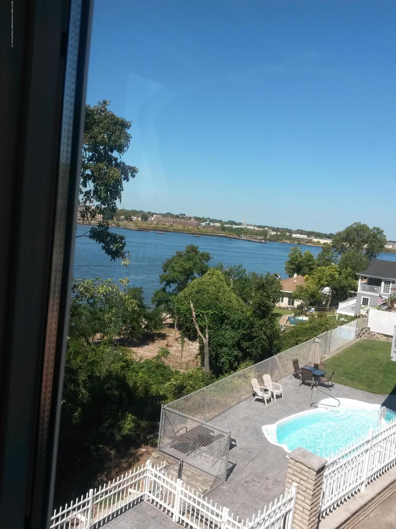 40 Wards Point Avenue Staten Island, NY 10307 - Photo 4 of 5 image