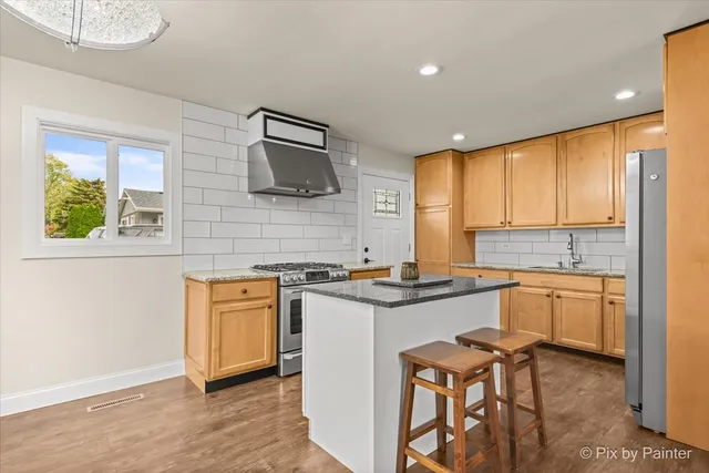 $294,900 | 4 Austin Avenue, Carpentersville, IL 60110