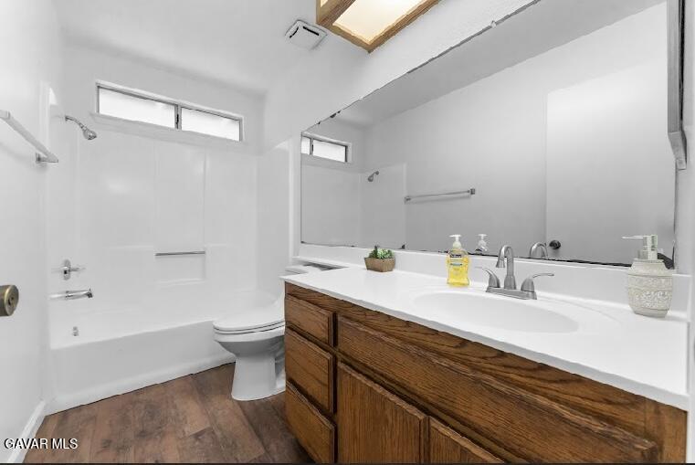 2852 San Ramon Drive Lancaster, CA 93535 - Photo 15 of 32 a bathroom with a sink and a mirror