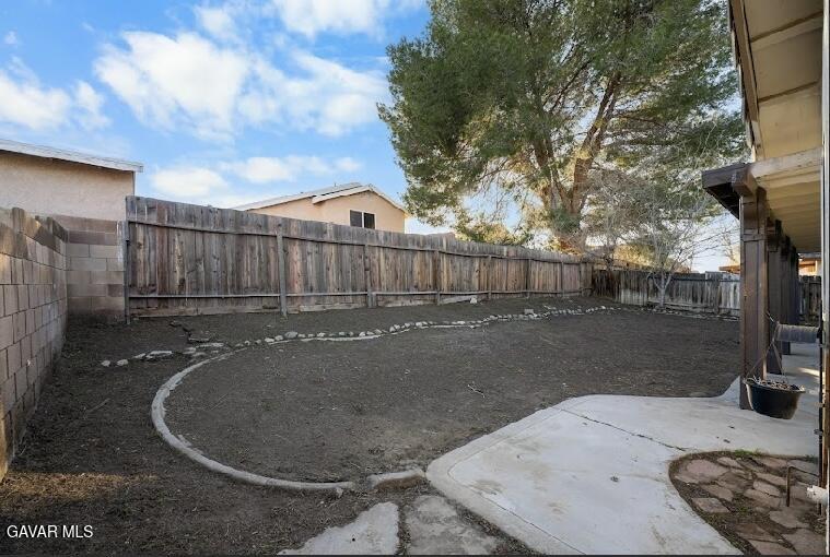 2852 San Ramon Drive Lancaster, CA 93535 - Photo 27 of 32 a view of a backyard