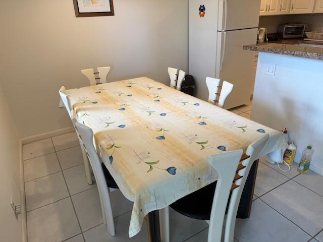 678 Durham, Unit 678 Deerfield Beach, FL 33442 - Photo 2 of 9 a view of table and chair