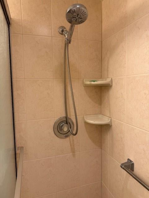 678 Durham, Unit 678 Deerfield Beach, FL 33442 - Photo 4 of 9 a bathroom with a shower