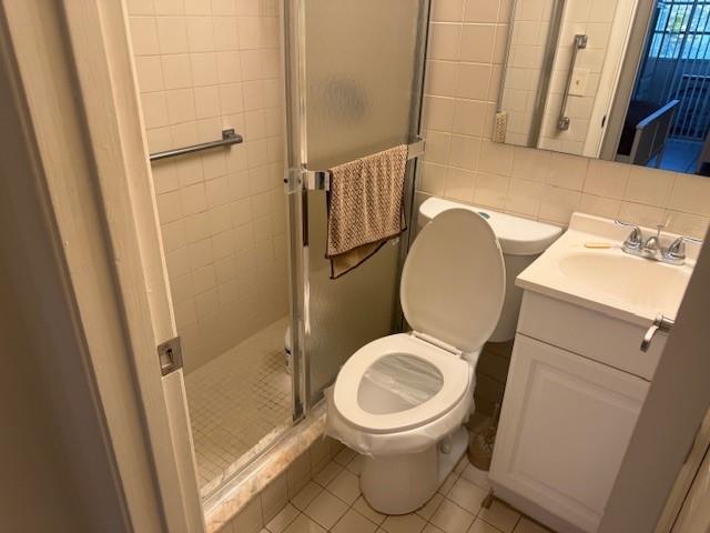 678 Durham, Unit 678 Deerfield Beach, FL 33442 - Photo 8 of 9 a bathroom with a toilet and a sink
