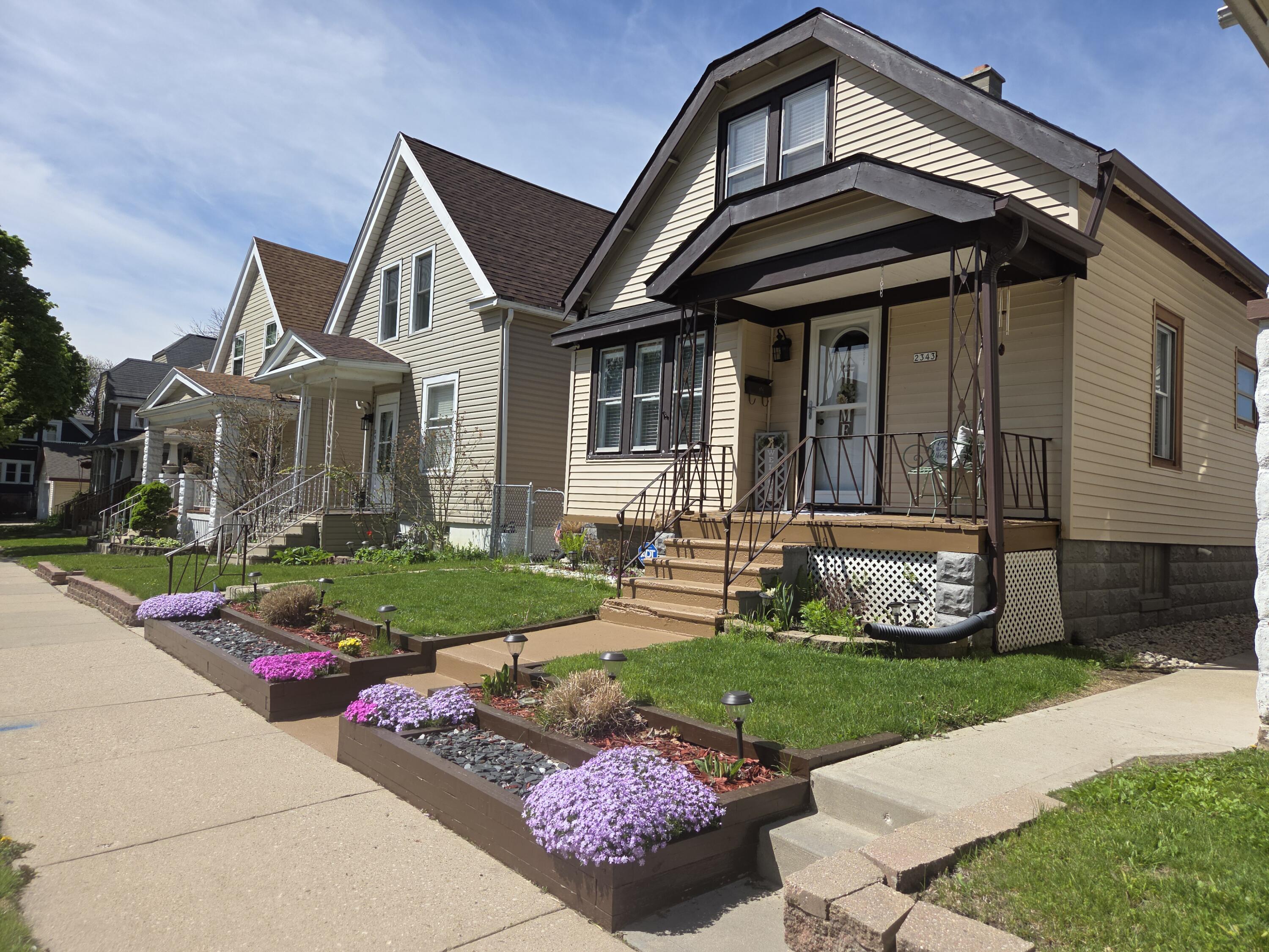 2343 South 34th Street Milwaukee, WI 53215 - Photo 1 of 40 1000091144