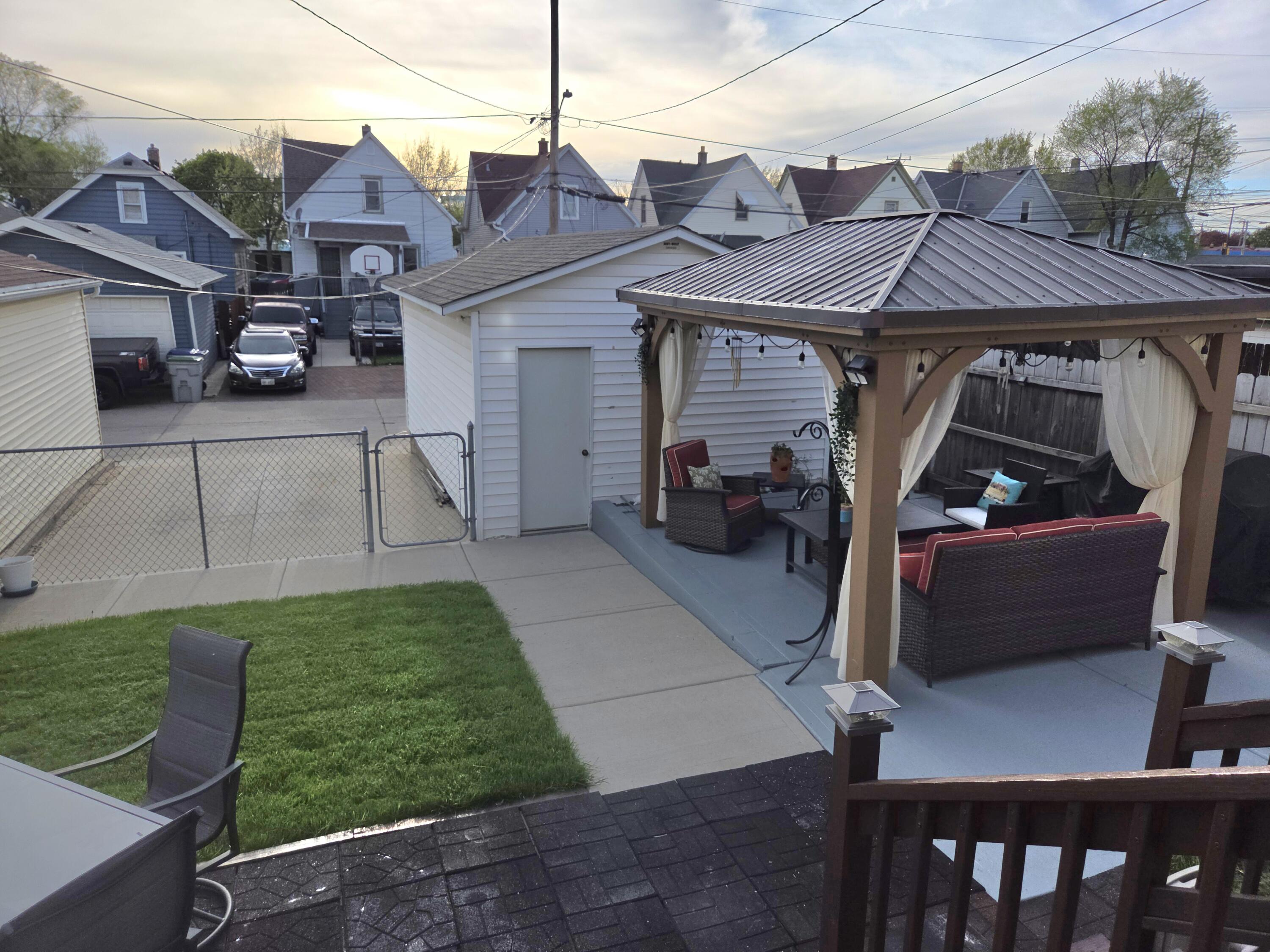 2343 South 34th Street Milwaukee, WI 53215 - Photo 9 of 40 20260505_175856