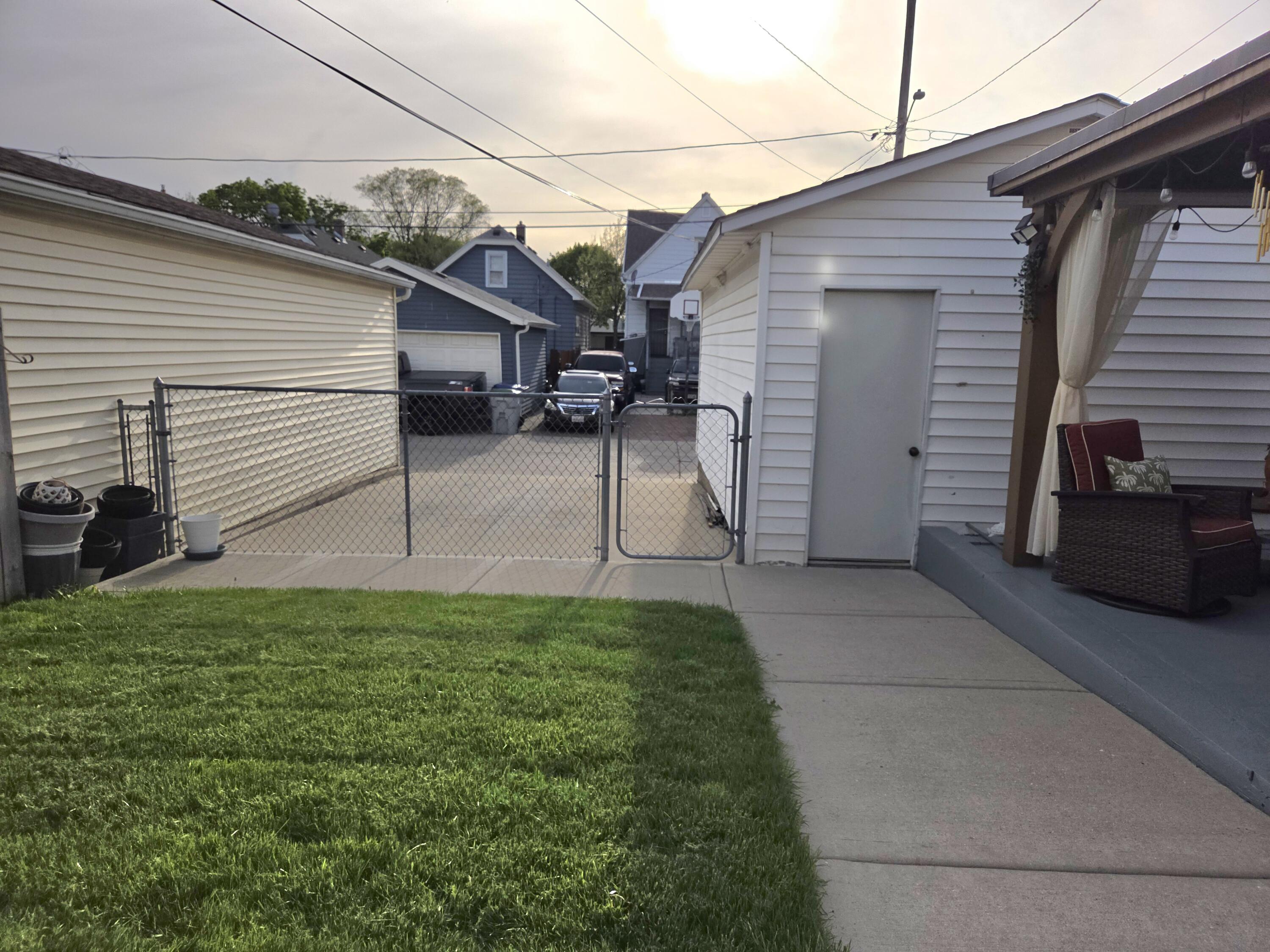 2343 South 34th Street Milwaukee, WI 53215 - Photo 10 of 40 20260505_175502