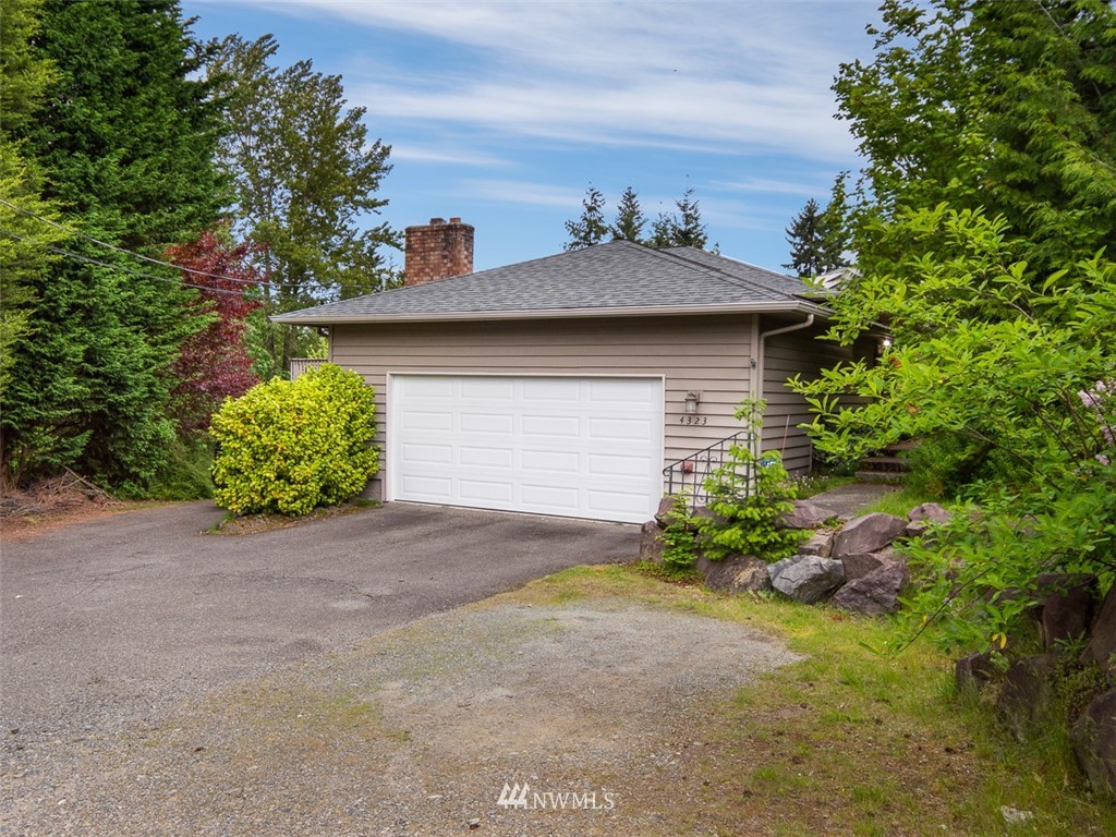 4323 240th Street Southeast Bothell, WA 98021 - Photo 2 of 20